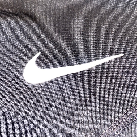 Nike cropped mesh detail legging - Picture 9 of 11
